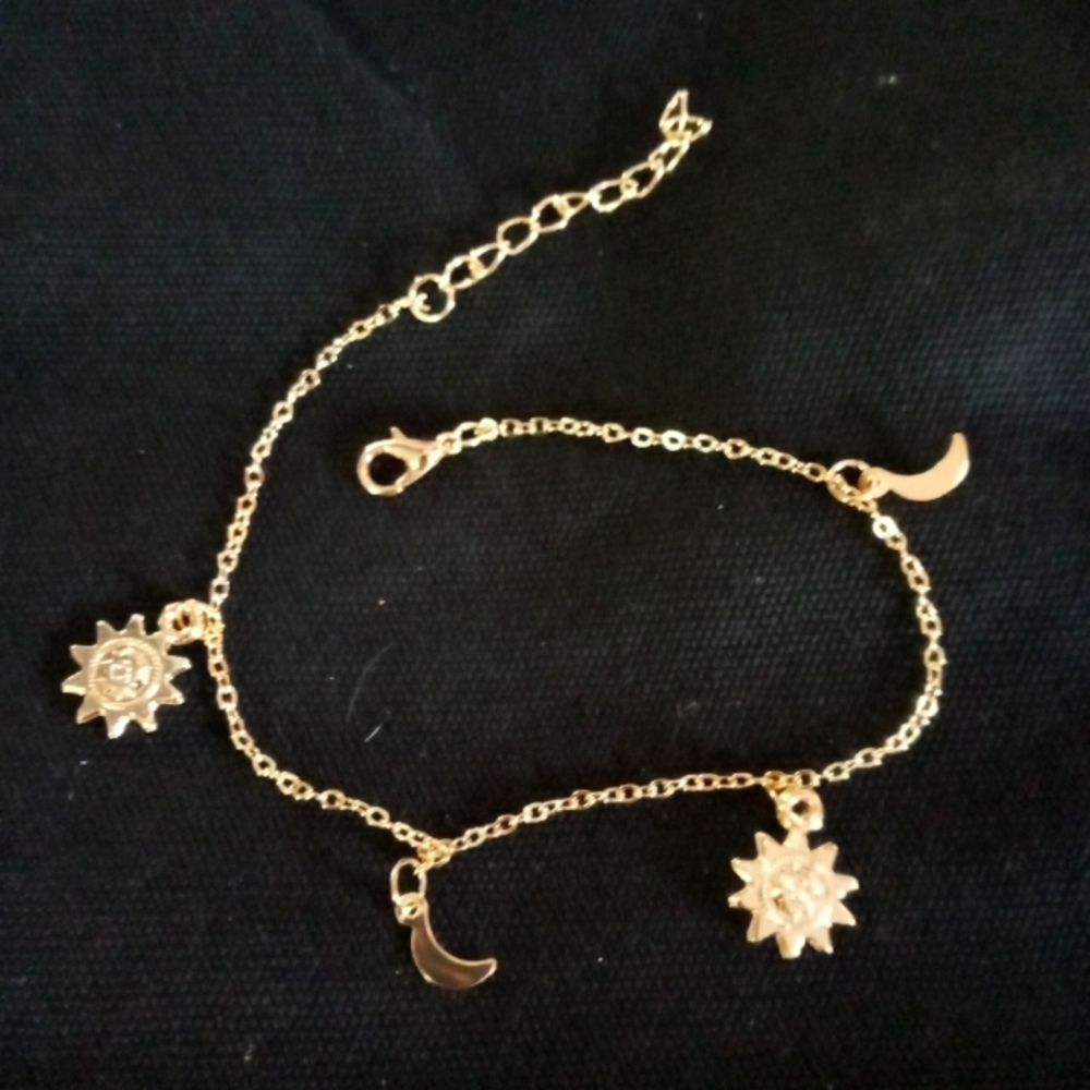 Gold "moon and stars" anklet